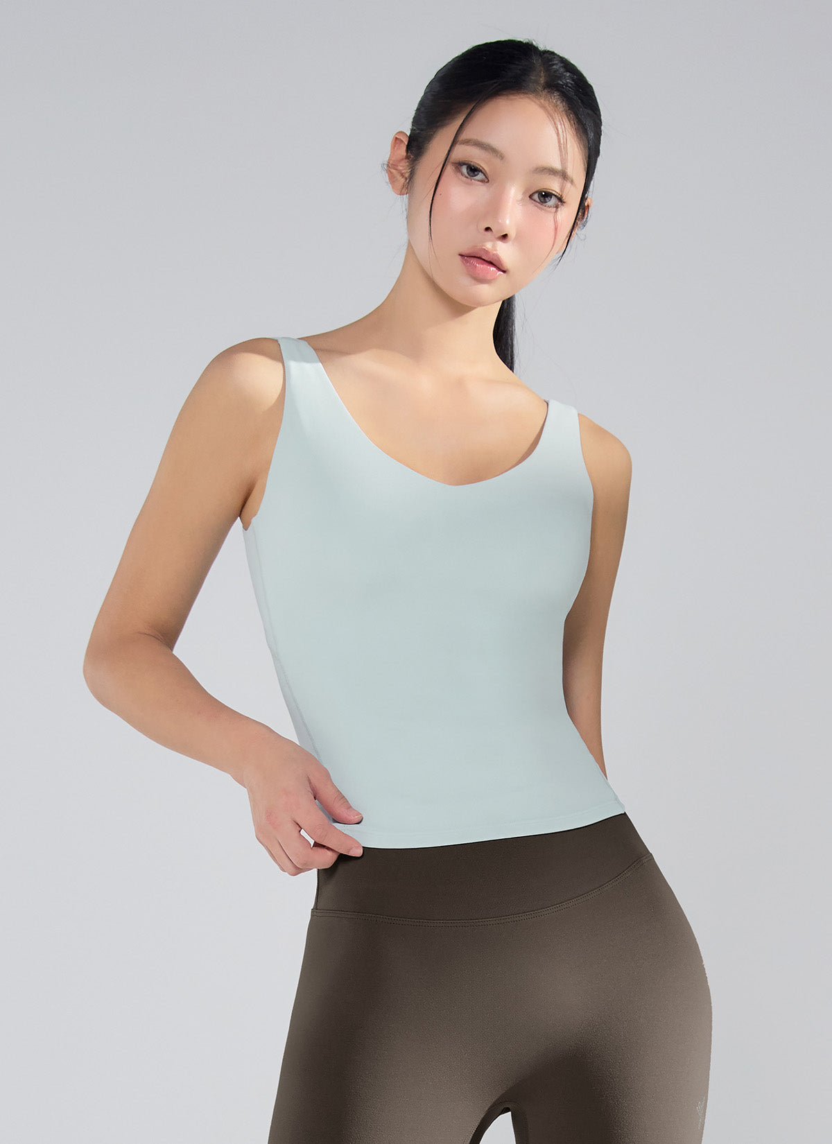 Black Label Signature Breathe V-neck Tank Top