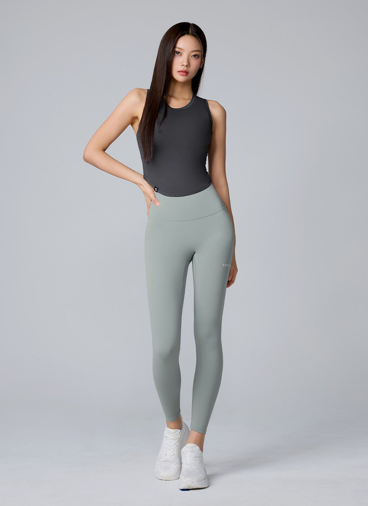 [SET] XELLA Light Round Sleeveless & Black Label 360N Leggings