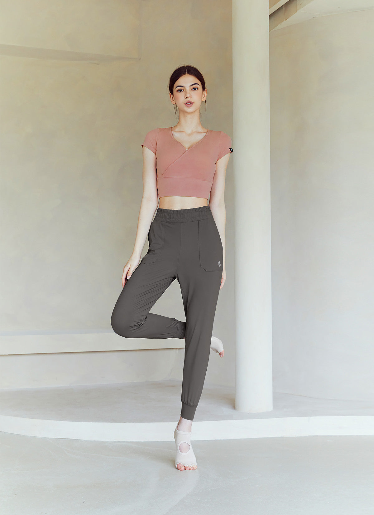 Medium Feather In-Band Jogger Pants